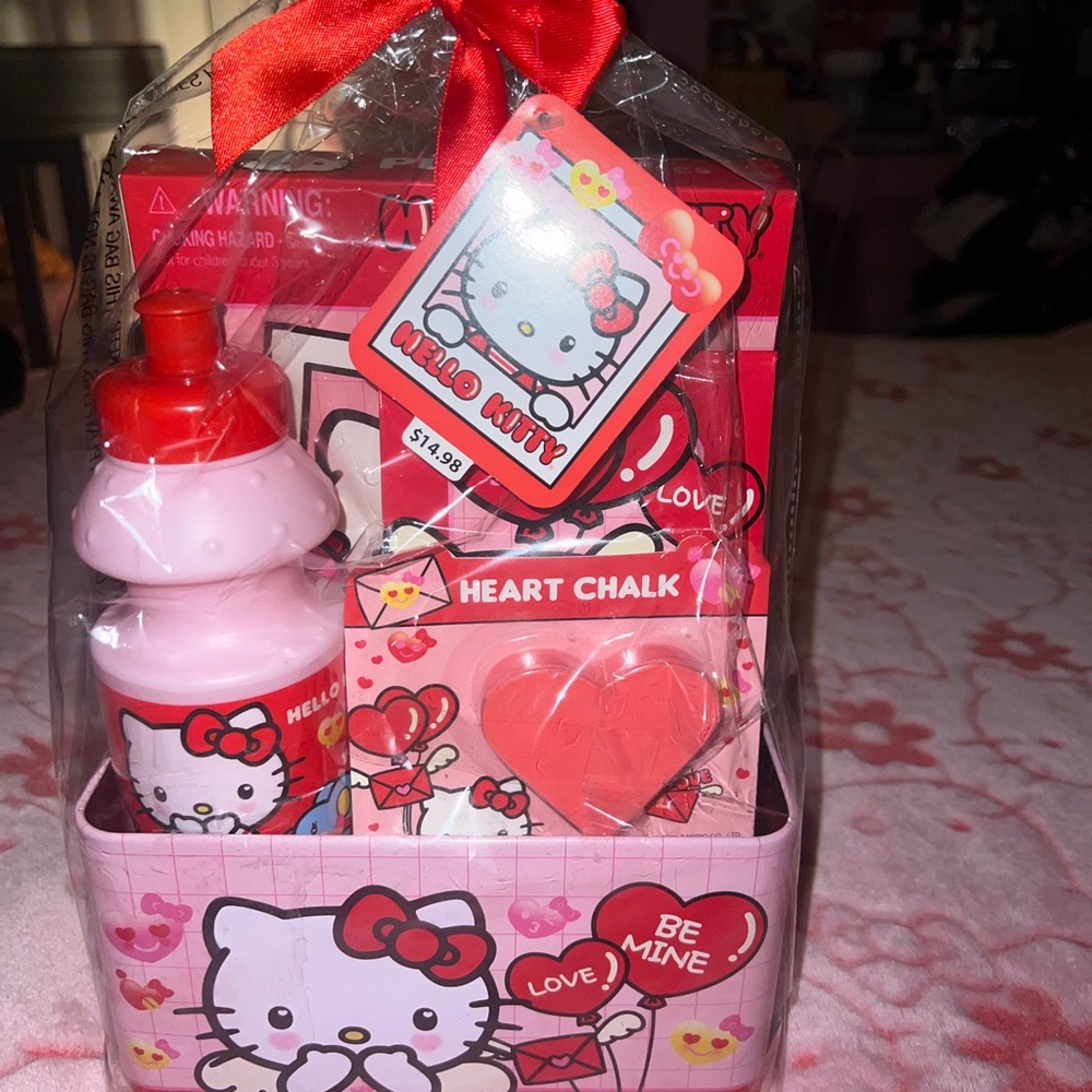Hellokitty valentine tin basket